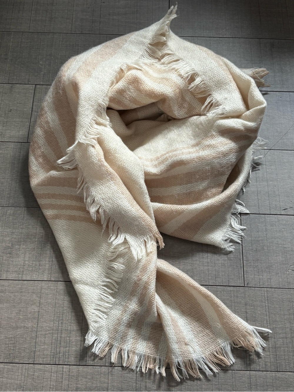 ❤️‍🔥5/$25❤️‍🔥aerie Beige & Cream Long Fringe Cozy Scarf